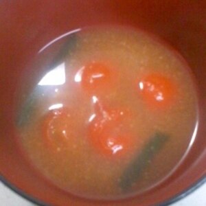 ニラとトマトの味噌汁